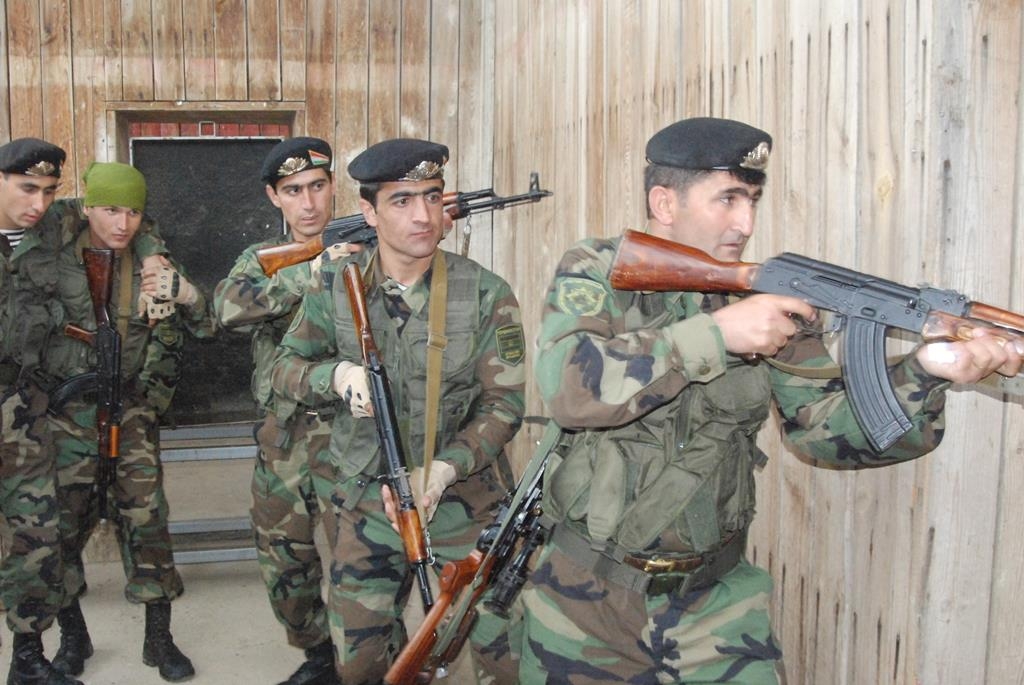 Спецслужбы таджикистана. Армия Таджикистана. Солдаты Таджикистана. Солдат армии Таджикистана. Военная форма Таджикистана.