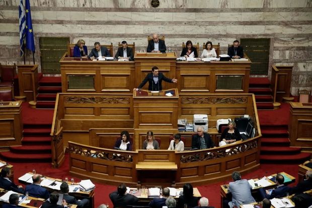 Yunanıstan parlamentində dava düşdü