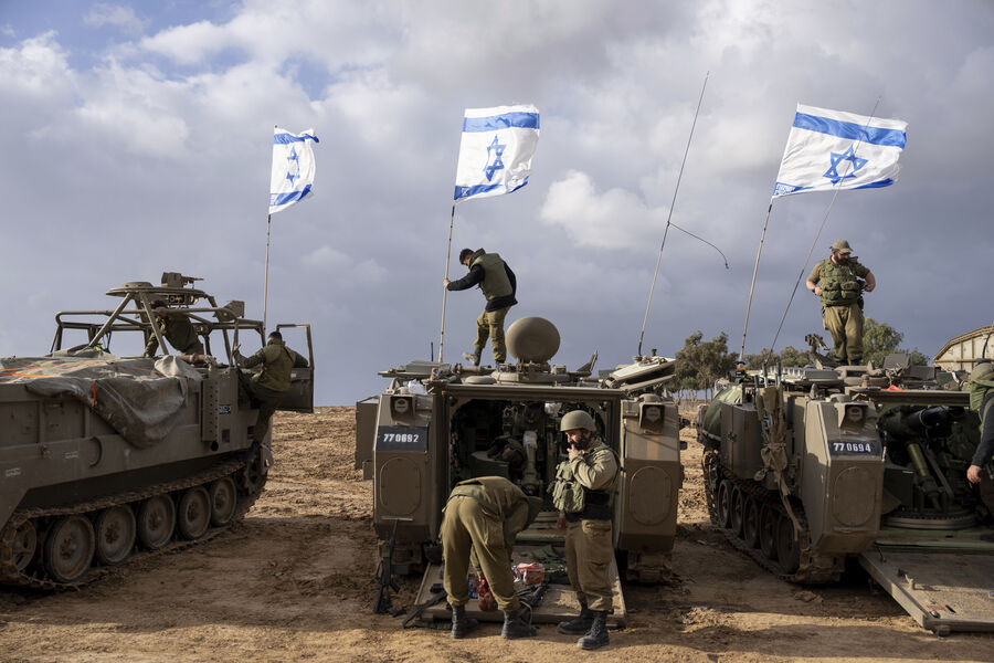 İsrail ordusu Qəzzanın mərkəzinə hava zərbələri endirdi